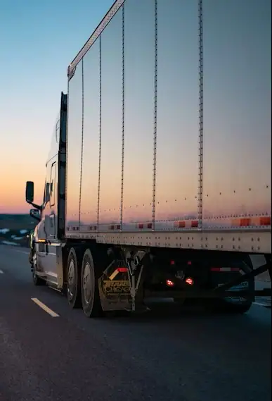trailer insulation - types of trailers - Enclosed trailer
